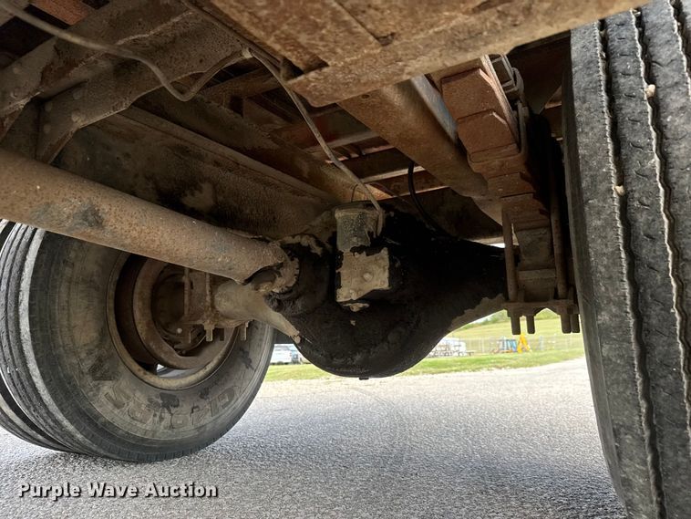 image for item DP8878 1977 International Loadstar 1600 grain truck