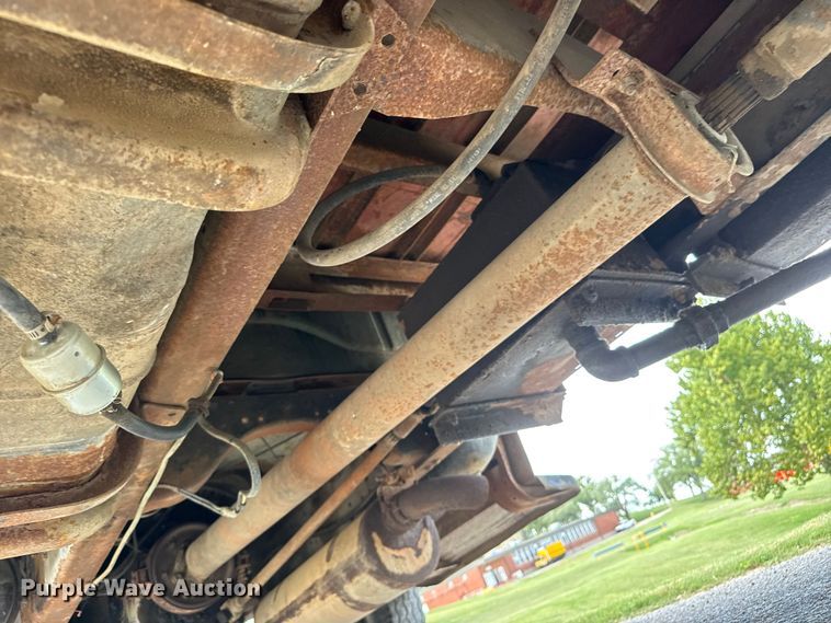 image for item DP8878 1977 International Loadstar 1600 grain truck