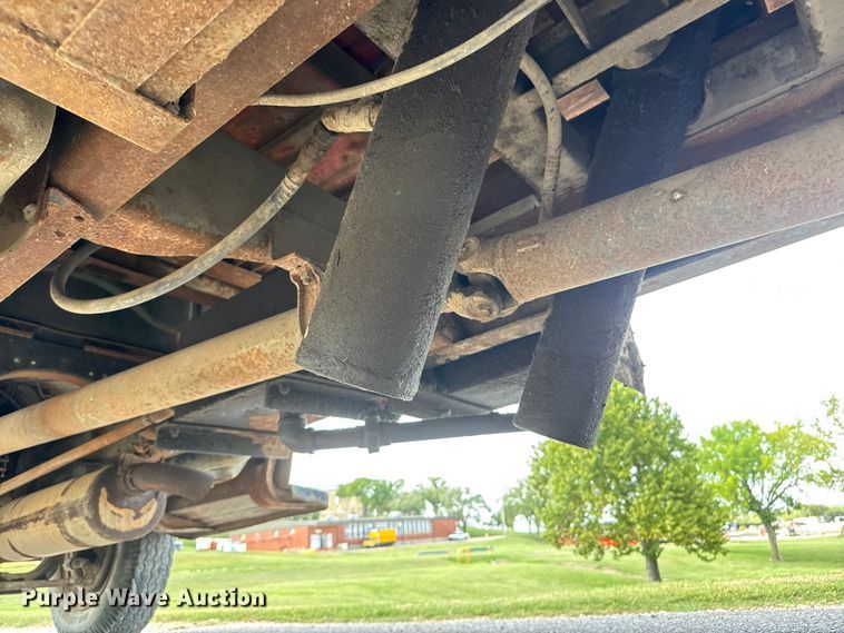 image for item DP8878 1977 International Loadstar 1600 grain truck