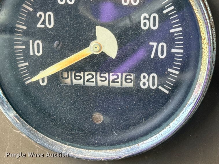 image for item DP8878 1977 International Loadstar 1600 grain truck