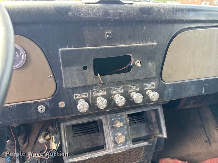 image for item DP8878 1977 International Loadstar 1600 grain truck