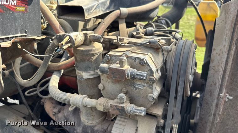 image for item DP8878 1977 International Loadstar 1600 grain truck