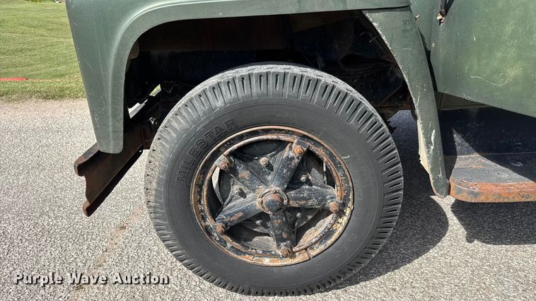 image for item DP8878 1977 International Loadstar 1600 grain truck