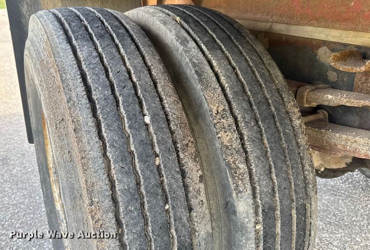 image for item DP8878 1977 International Loadstar 1600 grain truck