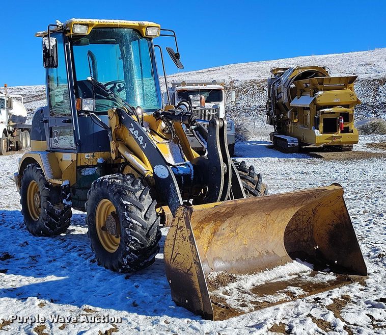 image for item DT0783 2005 John Deere 244J wheel loader