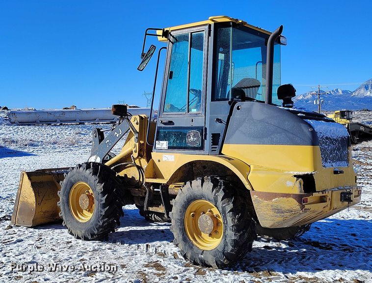 image for item DT0783 2005 John Deere 244J wheel loader