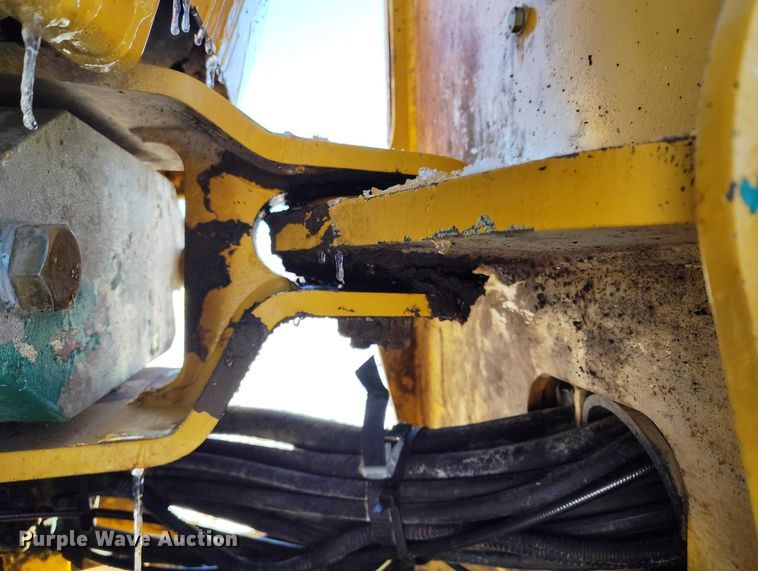 image for item DT0783 2005 John Deere 244J wheel loader