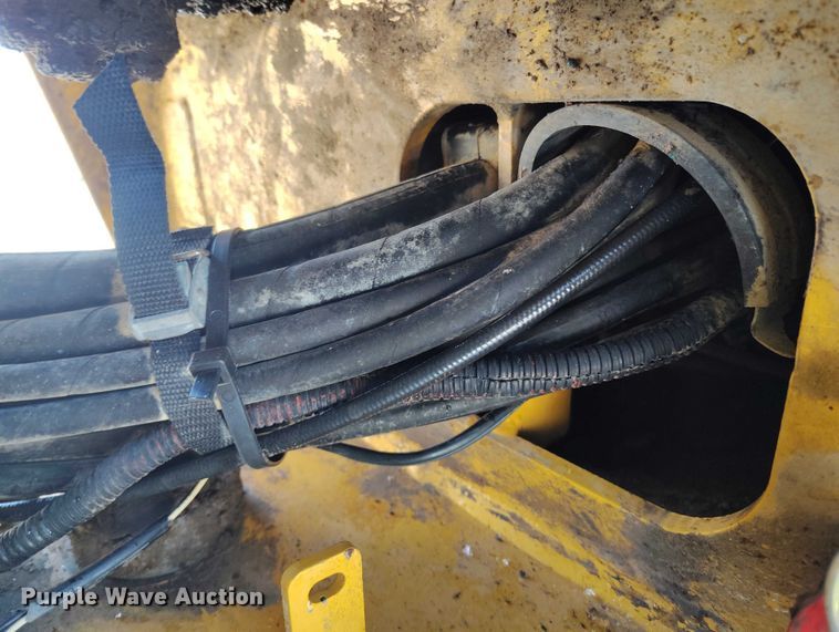 image for item DT0783 2005 John Deere 244J wheel loader