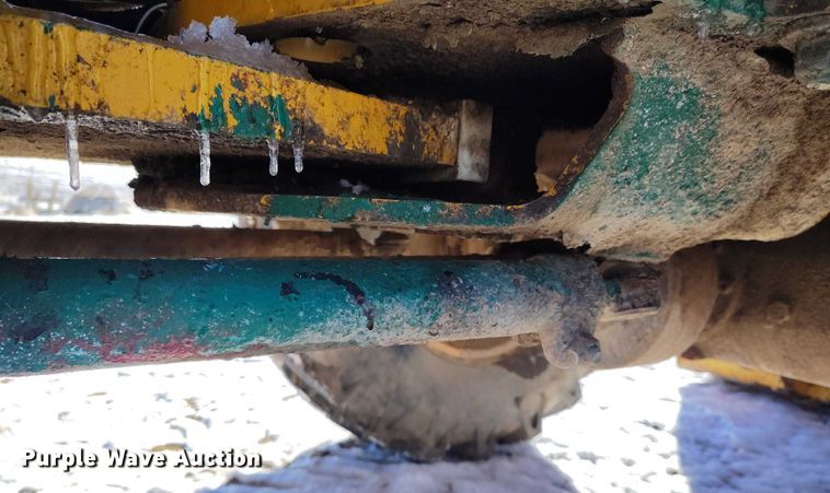 image for item DT0783 2005 John Deere 244J wheel loader