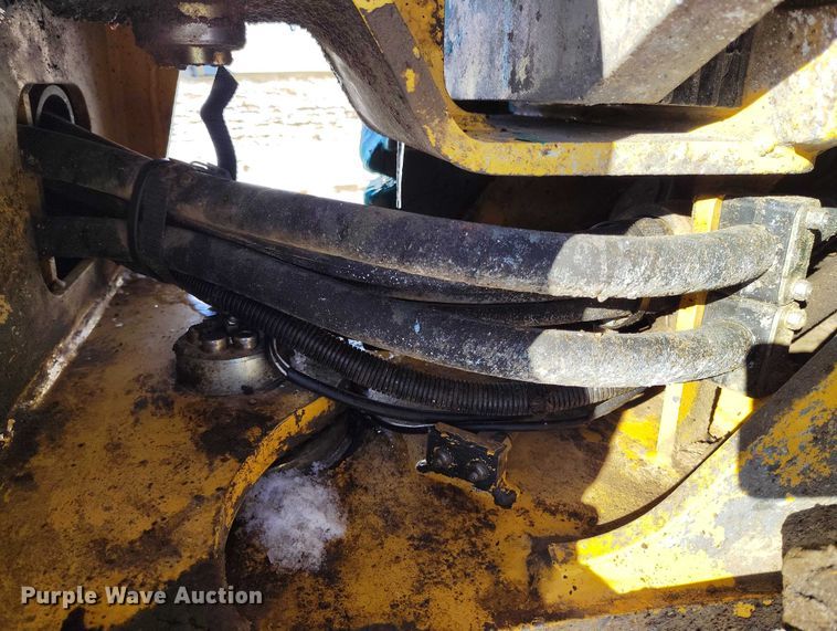 image for item DT0783 2005 John Deere 244J wheel loader