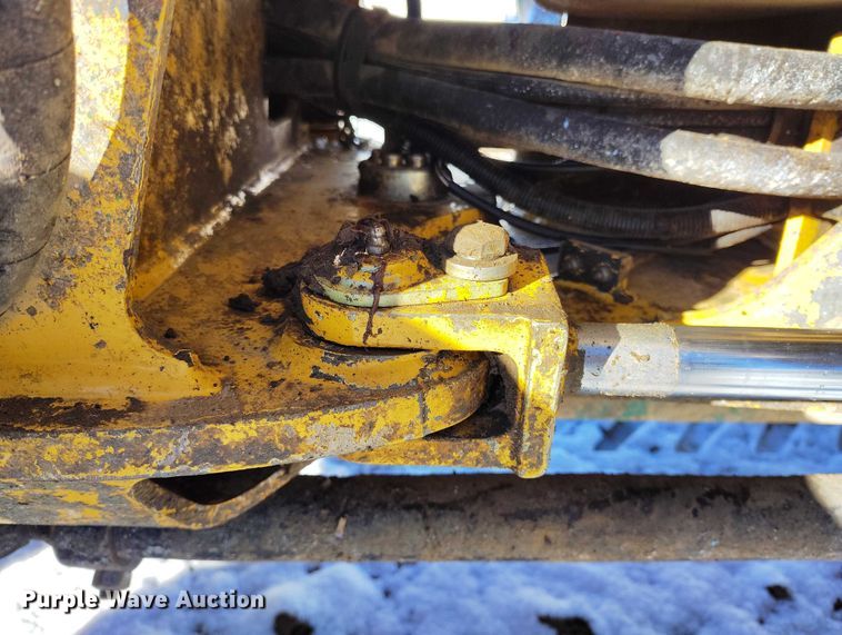 image for item DT0783 2005 John Deere 244J wheel loader