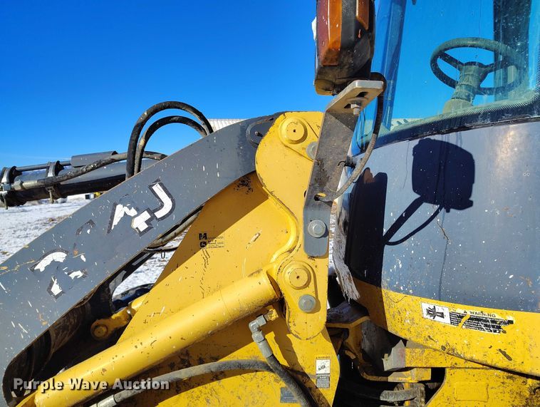 image for item DT0783 2005 John Deere 244J wheel loader