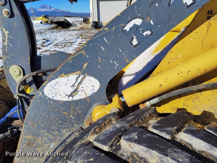 image for item DT0783 2005 John Deere 244J wheel loader