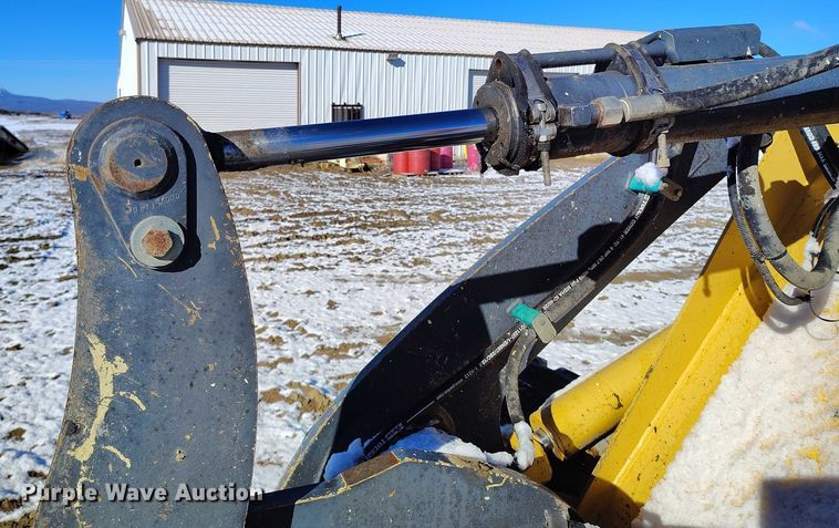 image for item DT0783 2005 John Deere 244J wheel loader