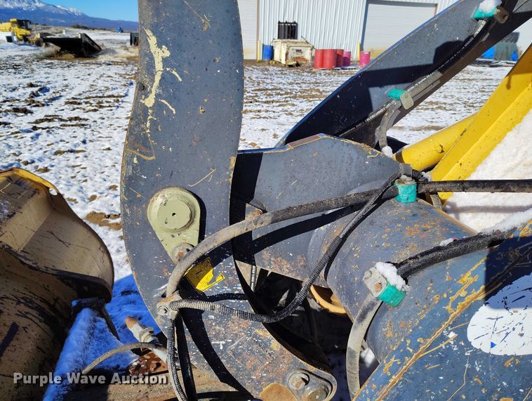 image for item DT0783 2005 John Deere 244J wheel loader