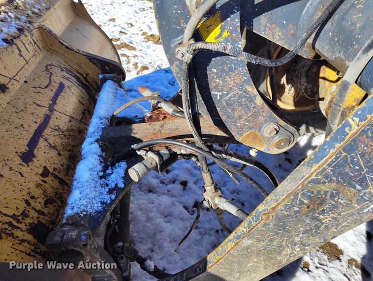 image for item DT0783 2005 John Deere 244J wheel loader