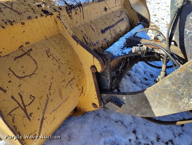 image for item DT0783 2005 John Deere 244J wheel loader