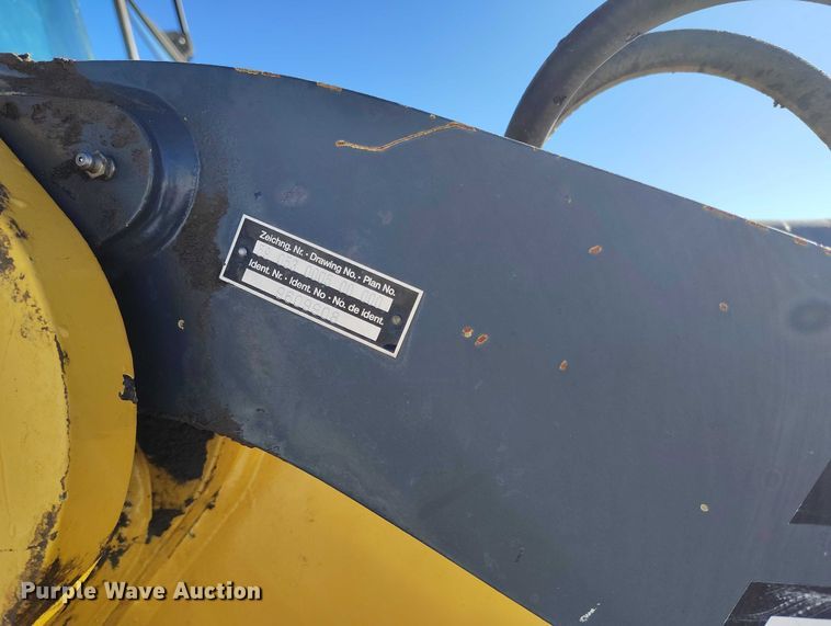 image for item DT0783 2005 John Deere 244J wheel loader