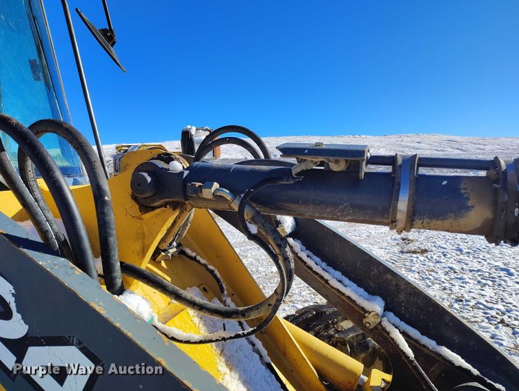 image for item DT0783 2005 John Deere 244J wheel loader