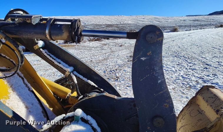 image for item DT0783 2005 John Deere 244J wheel loader