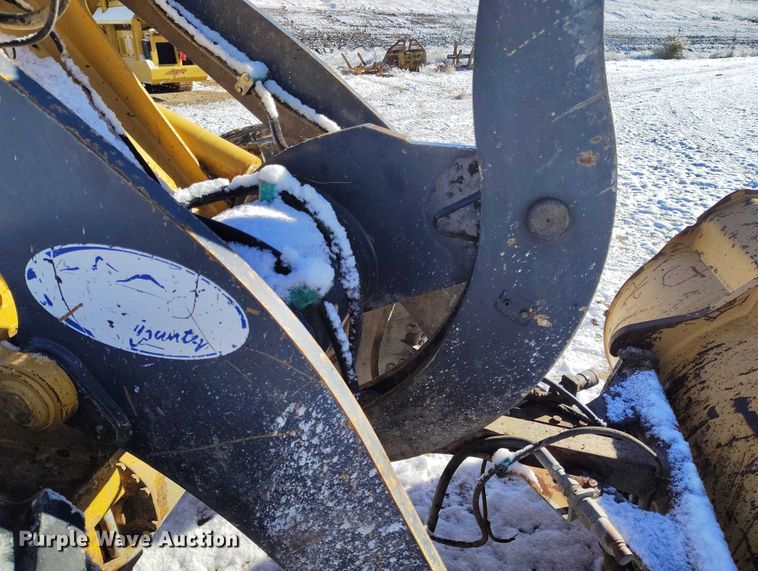 image for item DT0783 2005 John Deere 244J wheel loader