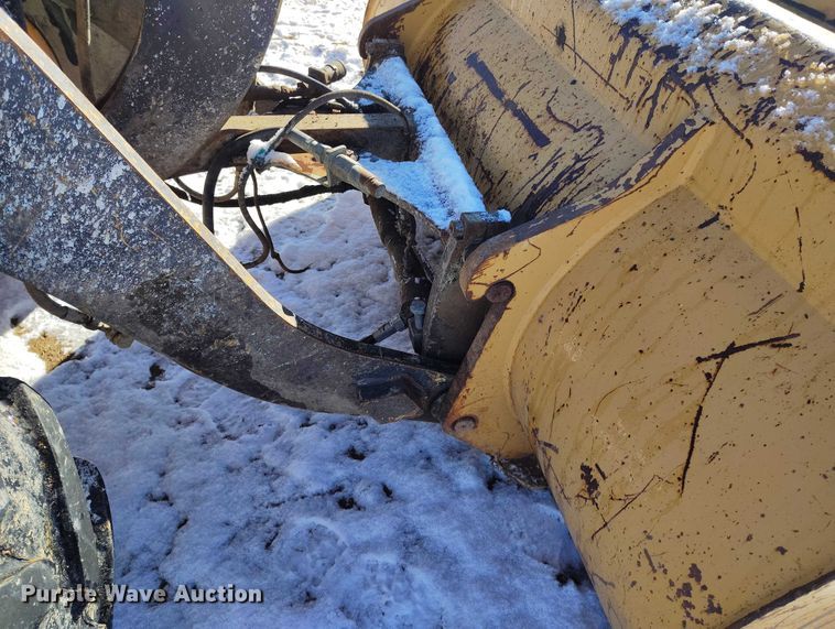 image for item DT0783 2005 John Deere 244J wheel loader