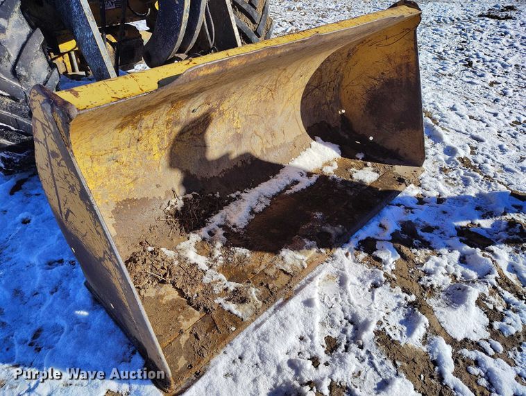 image for item DT0783 2005 John Deere 244J wheel loader