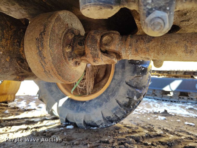 image for item DT0783 2005 John Deere 244J wheel loader