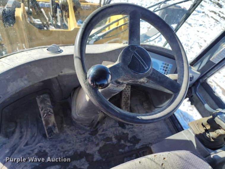 image for item DT0783 2005 John Deere 244J wheel loader