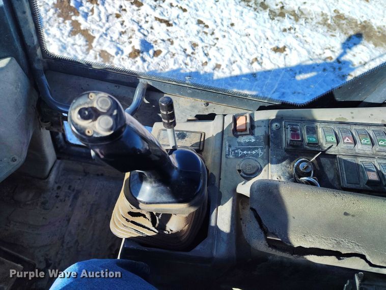 image for item DT0783 2005 John Deere 244J wheel loader