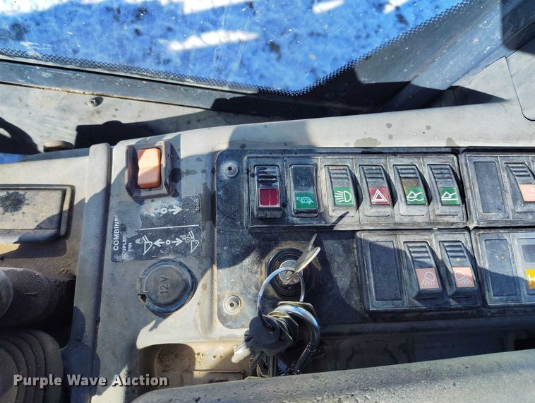 image for item DT0783 2005 John Deere 244J wheel loader