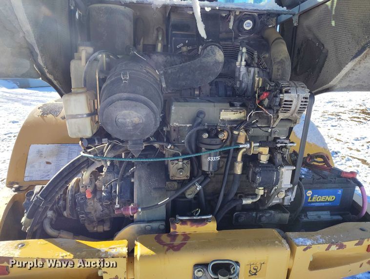 image for item DT0783 2005 John Deere 244J wheel loader