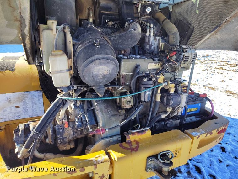 image for item DT0783 2005 John Deere 244J wheel loader