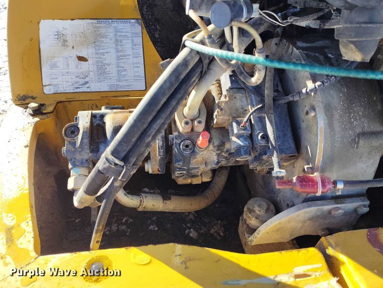 image for item DT0783 2005 John Deere 244J wheel loader