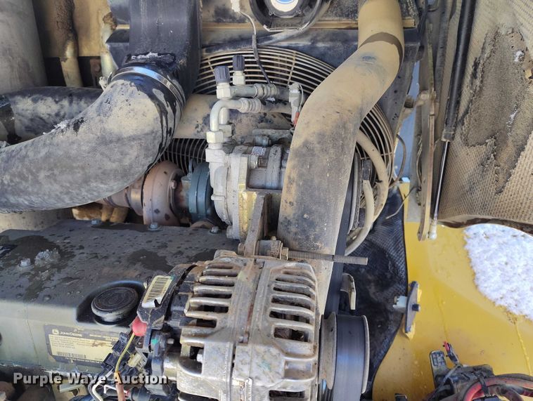 image for item DT0783 2005 John Deere 244J wheel loader