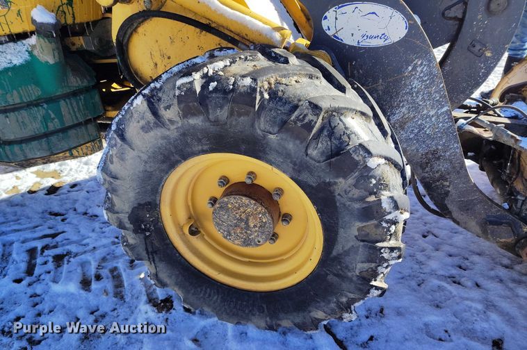 image for item DT0783 2005 John Deere 244J wheel loader