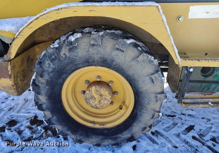 image for item DT0783 2005 John Deere 244J wheel loader