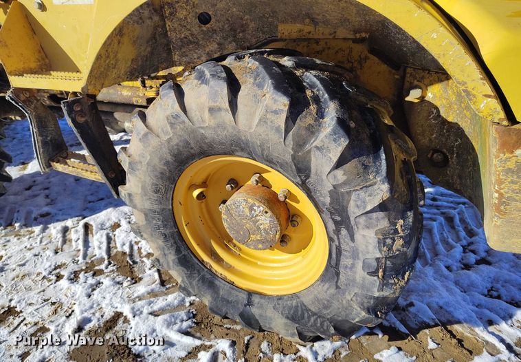 image for item DT0783 2005 John Deere 244J wheel loader