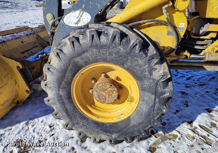 image for item DT0783 2005 John Deere 244J wheel loader