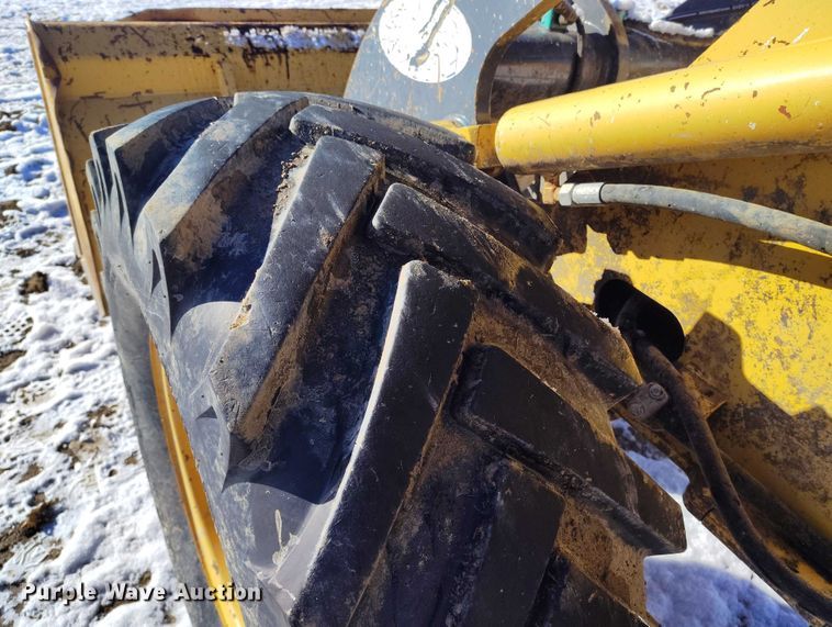 image for item DT0783 2005 John Deere 244J wheel loader