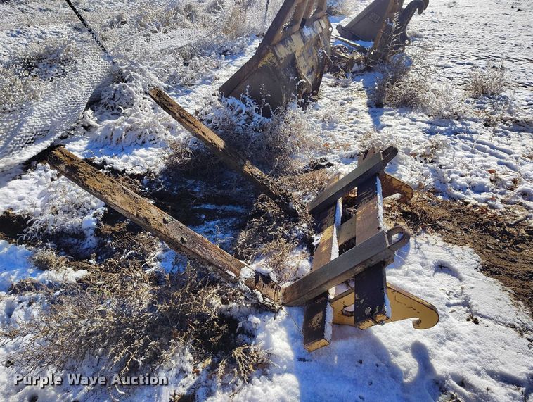 image for item DT0783 2005 John Deere 244J wheel loader