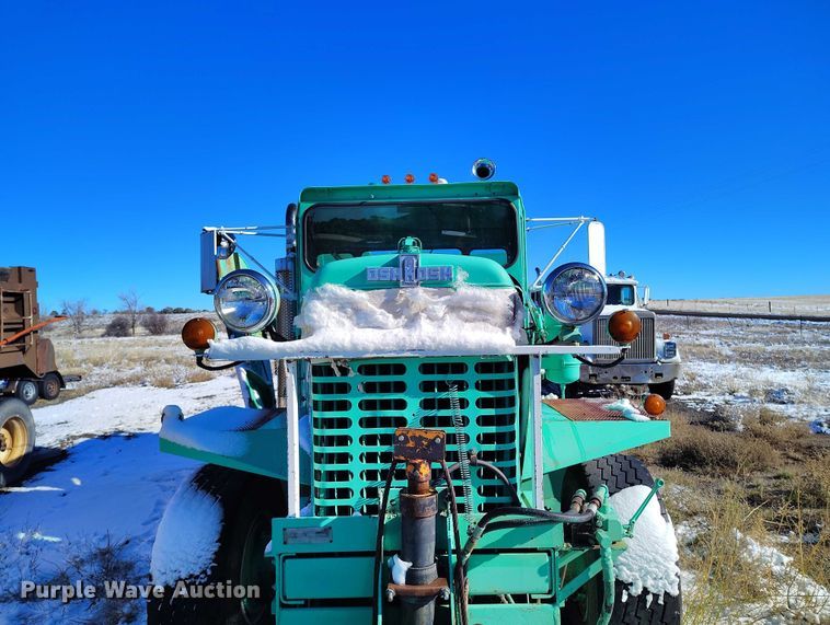 image for item DT0787 1974 Oshkosh P2025-1E1 dump / spreader truck