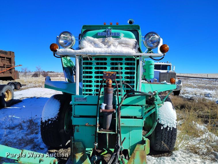 image for item DT0787 1974 Oshkosh P2025-1E1 dump / spreader truck