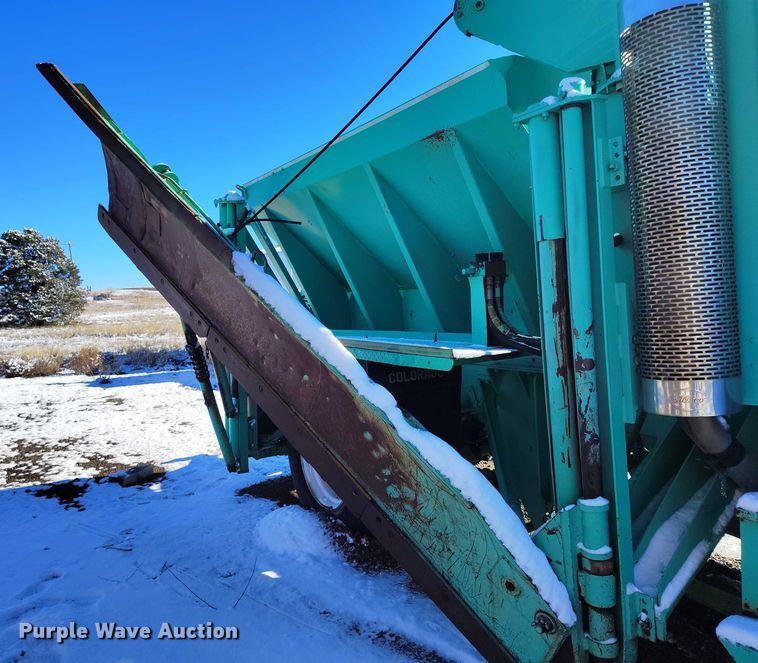 image for item DT0787 1974 Oshkosh P2025-1E1 dump / spreader truck
