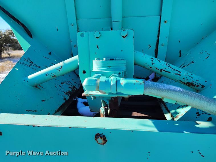 image for item DT0787 1974 Oshkosh P2025-1E1 dump / spreader truck