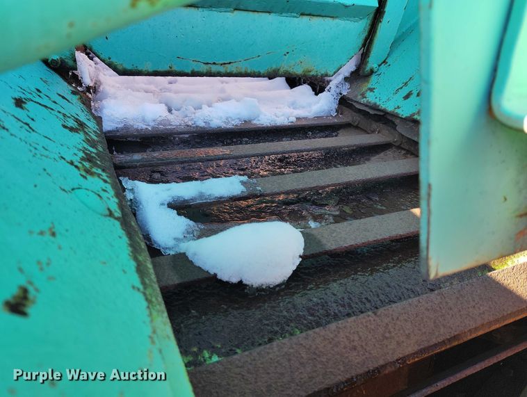 image for item DT0787 1974 Oshkosh P2025-1E1 dump / spreader truck