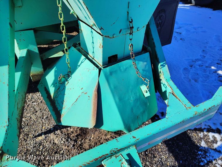 image for item DT0787 1974 Oshkosh P2025-1E1 dump / spreader truck