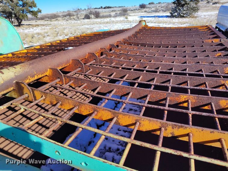 image for item DT0787 1974 Oshkosh P2025-1E1 dump / spreader truck