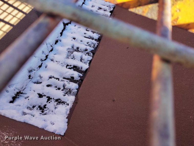 image for item DT0787 1974 Oshkosh P2025-1E1 dump / spreader truck