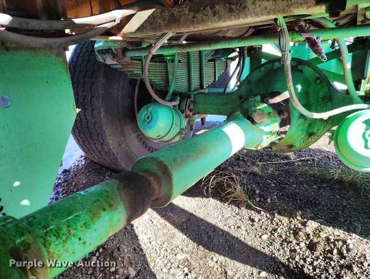 image for item DT0787 1974 Oshkosh P2025-1E1 dump / spreader truck